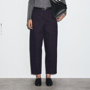 COS BARREL-LEG COTTON CHINOS in NAVY